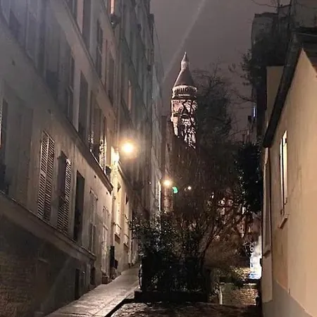 Alex In Montmartre Paris