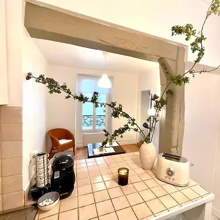 Alex In Montmartre Apartment